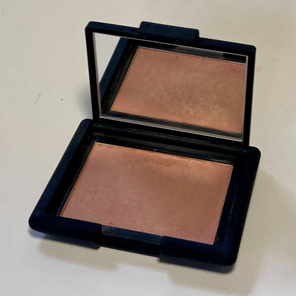 NARS blush, Illicit 4079, discontinued, (pre-reformulation, w/ talc)